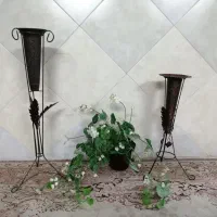 گلـدان فلـزی پایه دار (دوعـدد)  و گـل مصنـوعـی|گل مصنوعی|قم, چهار مردان|دیوار