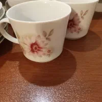 تعدادی ظروف چینی اصل
