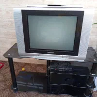 یک عدد تلویزیون پاناسونیک به همراه میز تلویزیون