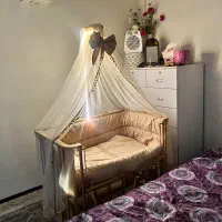 تخت کنار مادر تمام چوب