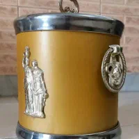 یخدون قدیمی و چراغ شیشه ای ۱‌