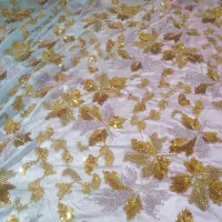 یک مترو بیست سانت|لباس|بم, |دیوار