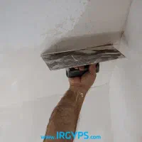 به یک شاگرد گچ‌کار نیازمندم