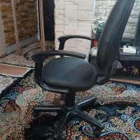 صندلی گردان چرم مشکی کاملاً سالم|صندلی و نیمکت|شهریار, شهرک شاهد|دیوار
