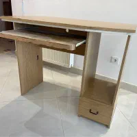 میز کامپیوتر ، کاملا سالم