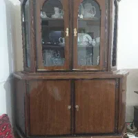 بوفه و گنجه.و آیینه.