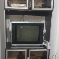 تلویزیون و زیر تلویزیونی قدیمی