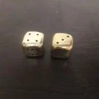 یک جفت تاس برنزی آک وقدیمی،نوستالژی