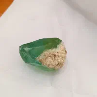سنگ قدیمی با تکیه ساروجی چسبیده