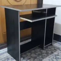 میز کامپیوتر کاملا سالم