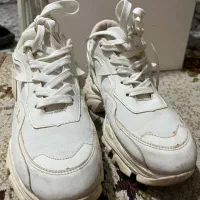 کتونی سفید زنانه|کیف، کفش، کمربند|رشت, فلسطین|دیوار