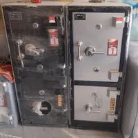 گاوصندوق ایستاده