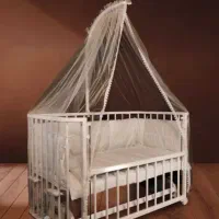 تخت و گهواره نوزاد کنار تخت مادر