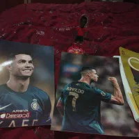 **رونالدو**کتاب زندگی نامه اش دوتا عکس اکشن فیگور