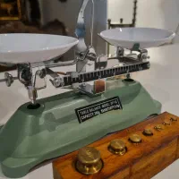 ترازو زرگری قدیمی سنگ برنجی وزنه طلا انتیک کفه ای|کلکسیون اشیاء عتیقه|تهران, پاسداران|دیوار