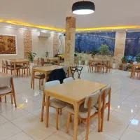 استخدام آشپز و سالن دار و خدماتی