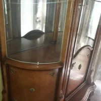 بوفه چوبی سالم آینه دار طبقه شیشه در حد نو