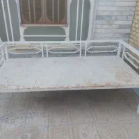 تخت آهنی