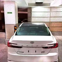 تویوتا کمری سفید هیبرید 2.5لیتر مدل 2025