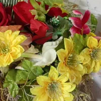 گلدون با گل  ۲۰۰ تومن