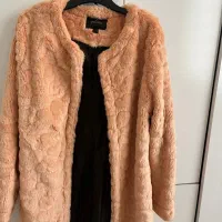 کاپشن|لباس|سلماس, |دیوار