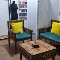 ست چهار نفره صندلی چوبی سنتی با میز جلو مبلی