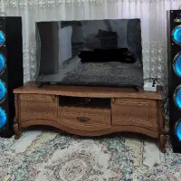 باند و اسپیکر ایستاده