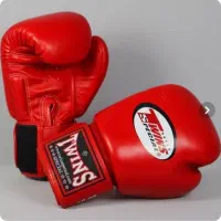 فروش دستکش بوکس و محافظ. ورزشی