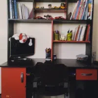 میز تحریر و کامپیوتر