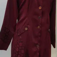 مانتو زرشکی رنگ کار شده با گیپور