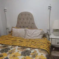 تخت خواب دو نفره با تشک و یکعدد پا تخت