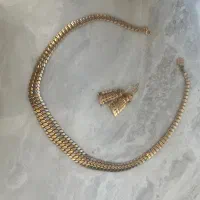 گردنبند و گوشواره ۳۰۰ بالای تابلو