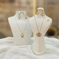 نیمست امگا|جواهرات|قم, امامزاده ابراهیم|دیوار