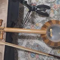 کمانچه بوستان دارای هارد کیس و پایه چوب توت و گردو