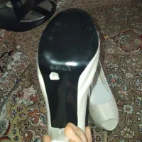 کفش سفید|کیف، کفش، کمربند|تهران, راه آهن|دیوار