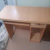 میز تحریر وکامپیوتر