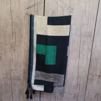 تعدادی کیف و شال