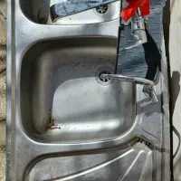 سینک کاملا سالم و درحدنوهمراه باشیر تخفیفم دارد