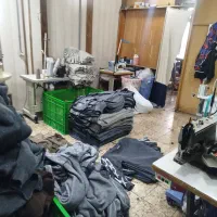 وسط کار کارگاه خیاطی