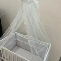 تخت کنار مادر