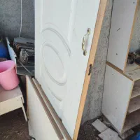 چهار چوب کمد دیواری سالم سالم بادرب چوبی