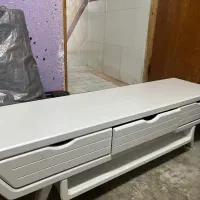 میزتلویزیون به رنگ سفید درحدنودارای سه گشو