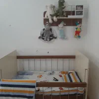 تخت کودک بسیار تمیز