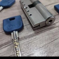 کلید سازی سیار و باز کردن درب منزل و ماشین در مرند