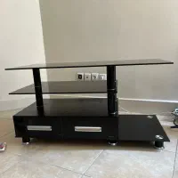 میز تلوزیون شیشه ای در حد نو