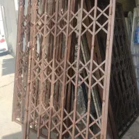 حفاظ درب آکاردئونی تمام گل و سه گل