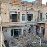 خانه-قدیمی-سه-طبقه-مناسب-جهت-اقامتگاه-و-کافه