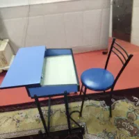 یک عدد میز و نیمکت