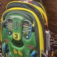 کیف مدرسه|کیف، کفش، کمربند|صدرا-فارس, فاز ۲|دیوار