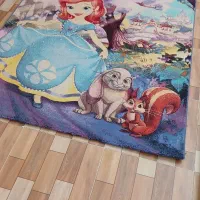 فرش و پرده اتاق کودک در حد نو